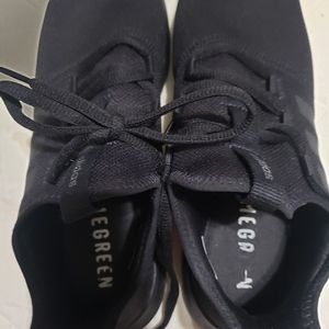 Addias Womans Tennis Shoes